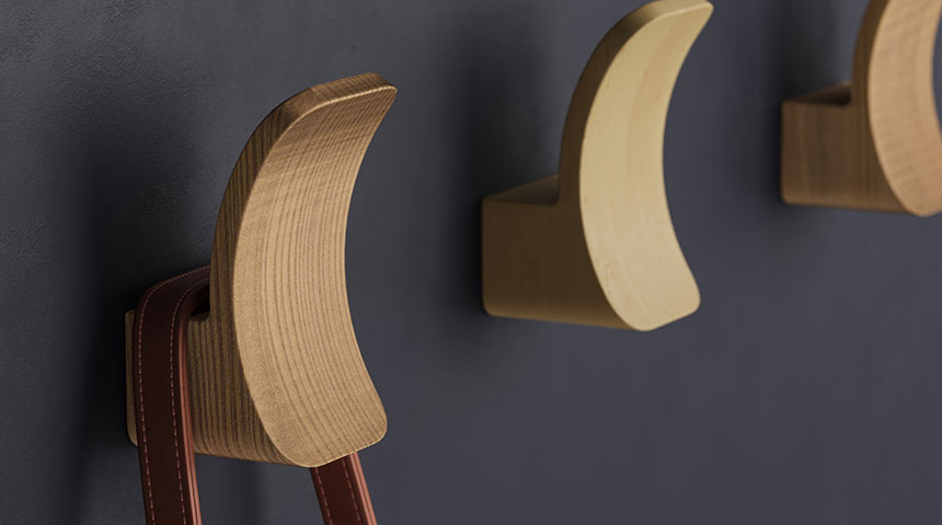 Loop wooden hook in oak with bag hanging on wall